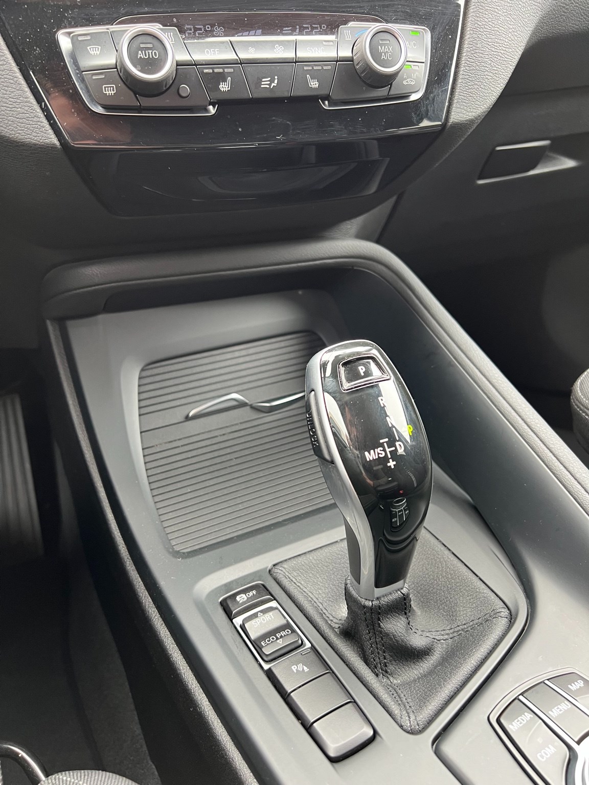 BMW X1 sDrive 18d Essential Edition Steptronic-image-9