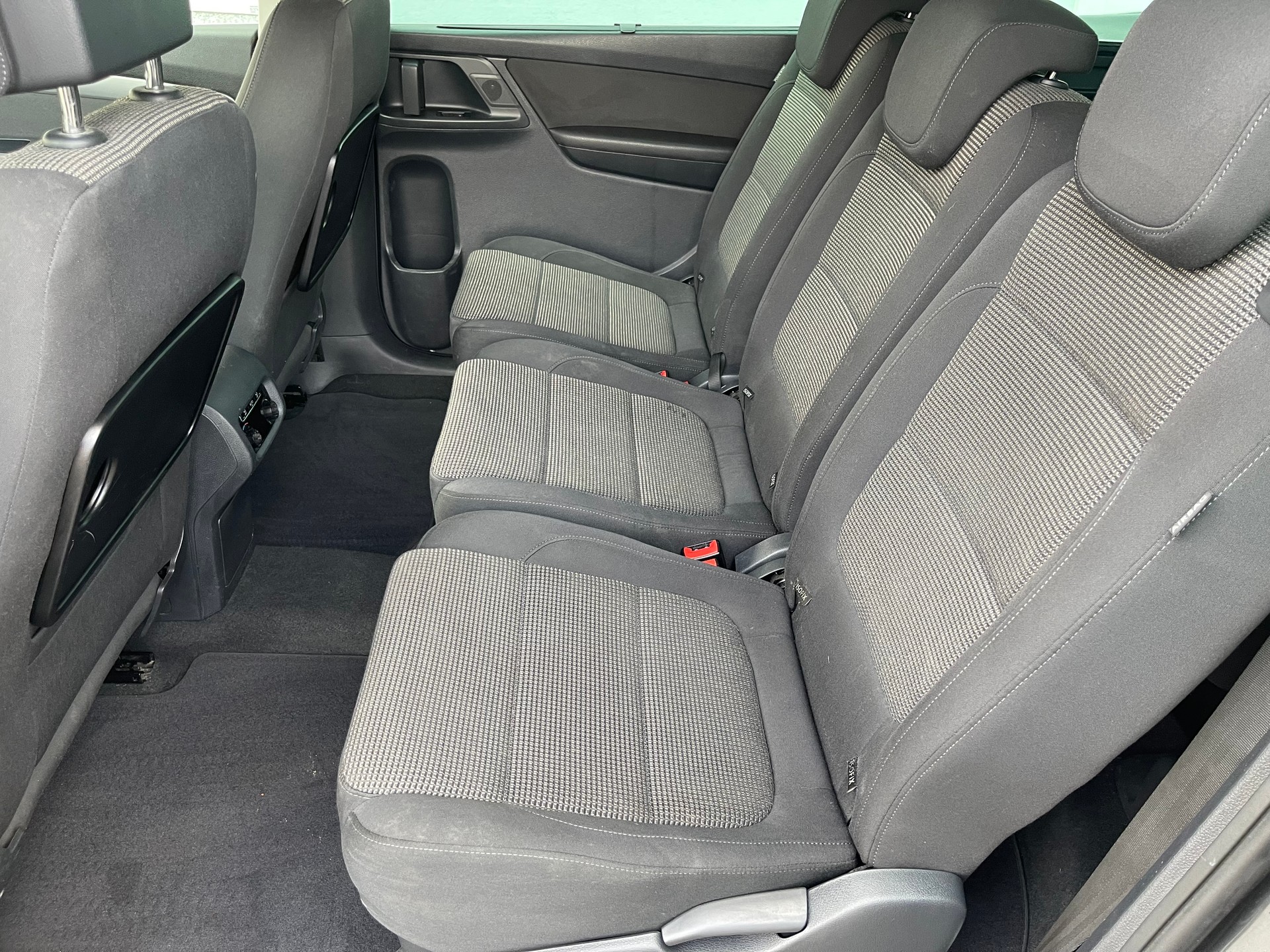 VW Sharan 2.0 TDI BlueMotion Technology Design DSG-image-11