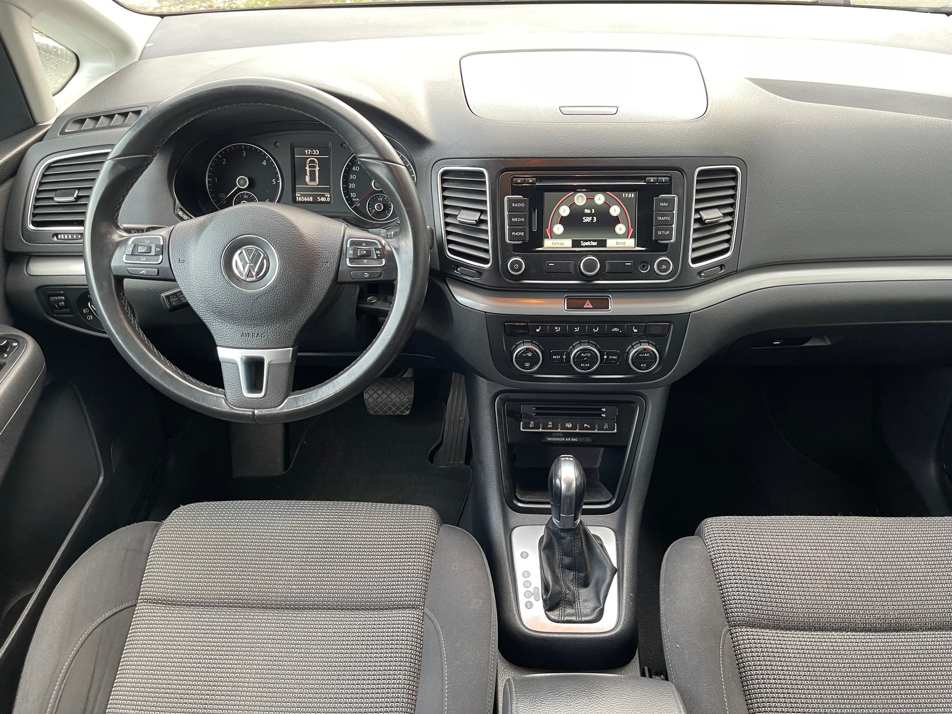 VW Sharan 2.0 TDI BlueMotion Technology Design DSG-image-9