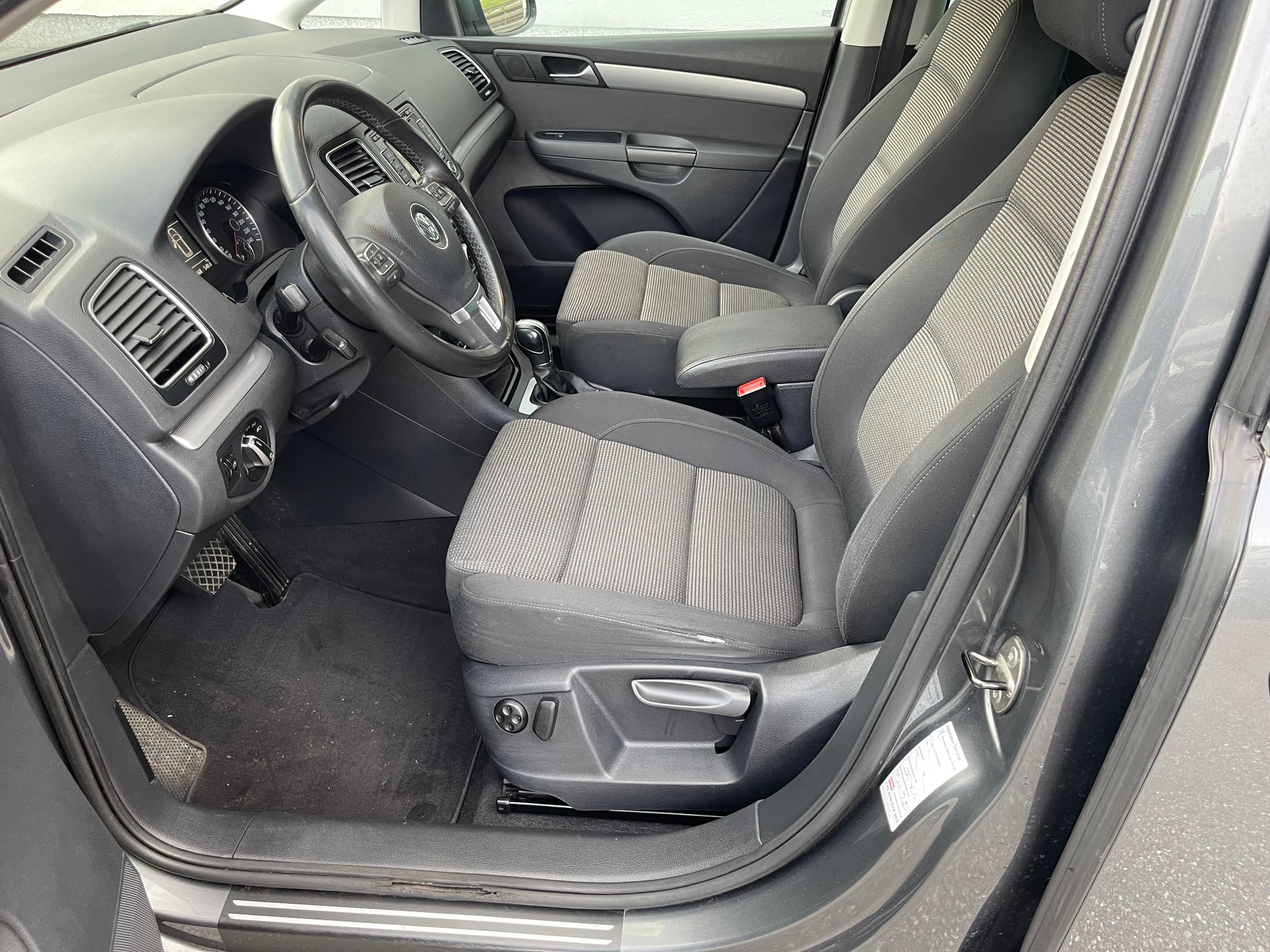 VW Sharan 2.0 TDI BlueMotion Technology Design DSG-image-10