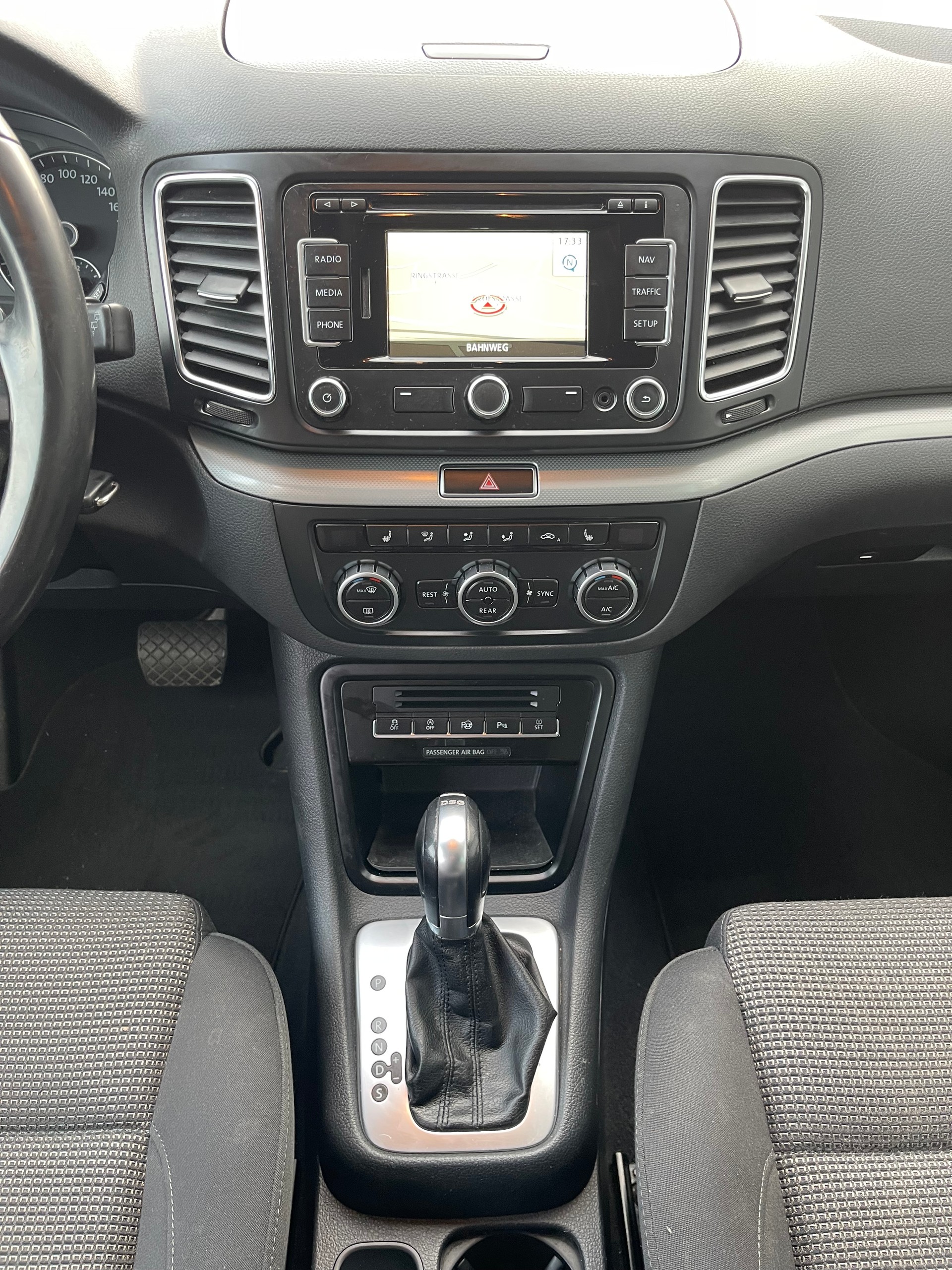 VW Sharan 2.0 TDI BlueMotion Technology Design DSG-image-8