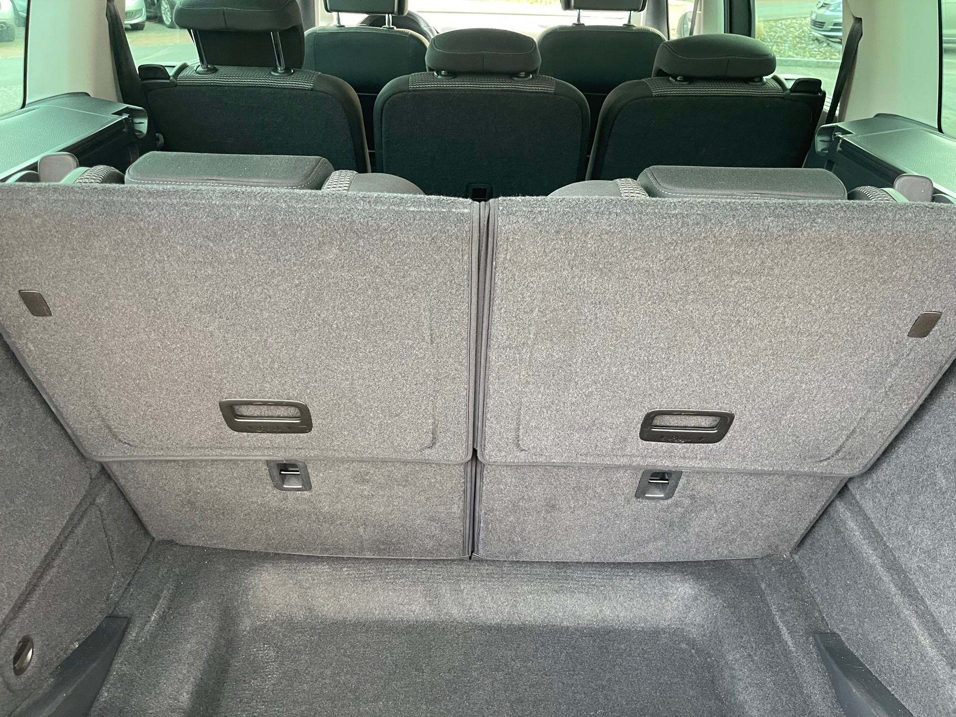 VW Sharan 2.0 TDI BlueMotion Technology Design DSG-image-13