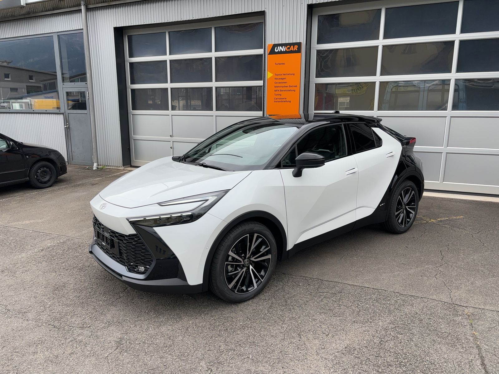 TOYOTA C-HR 2.0 Hybrid Style 4WD Premiere-image-5