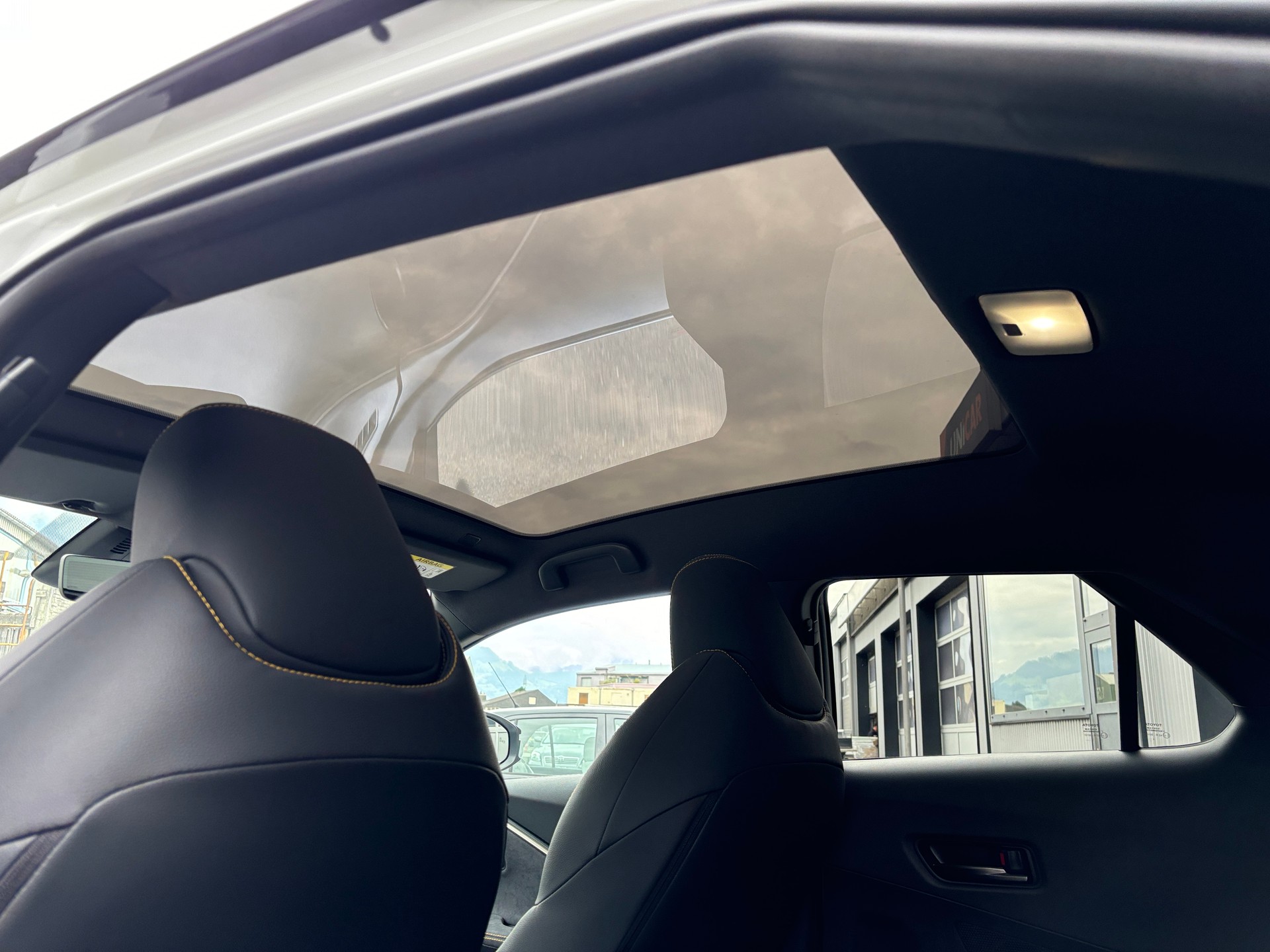 TOYOTA C-HR 2.0 Hybrid Style 4WD Premiere-image-10