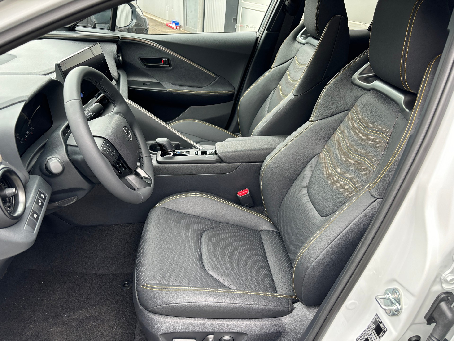 TOYOTA C-HR 2.0 Hybrid Style 4WD Premiere-image-7