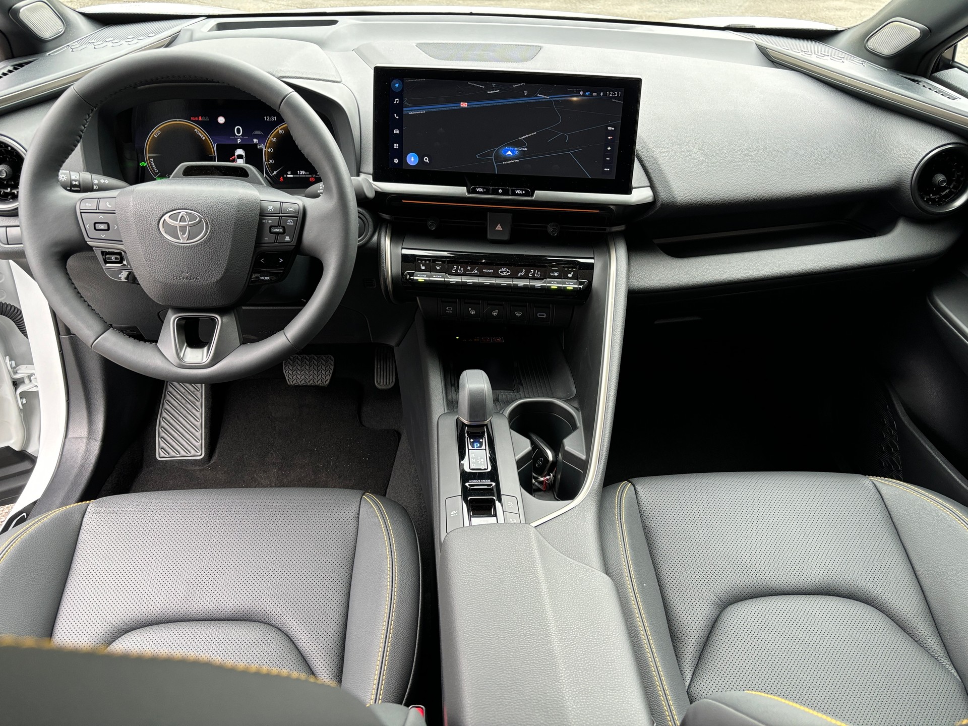TOYOTA C-HR 2.0 Hybrid Style 4WD Premiere-image-9