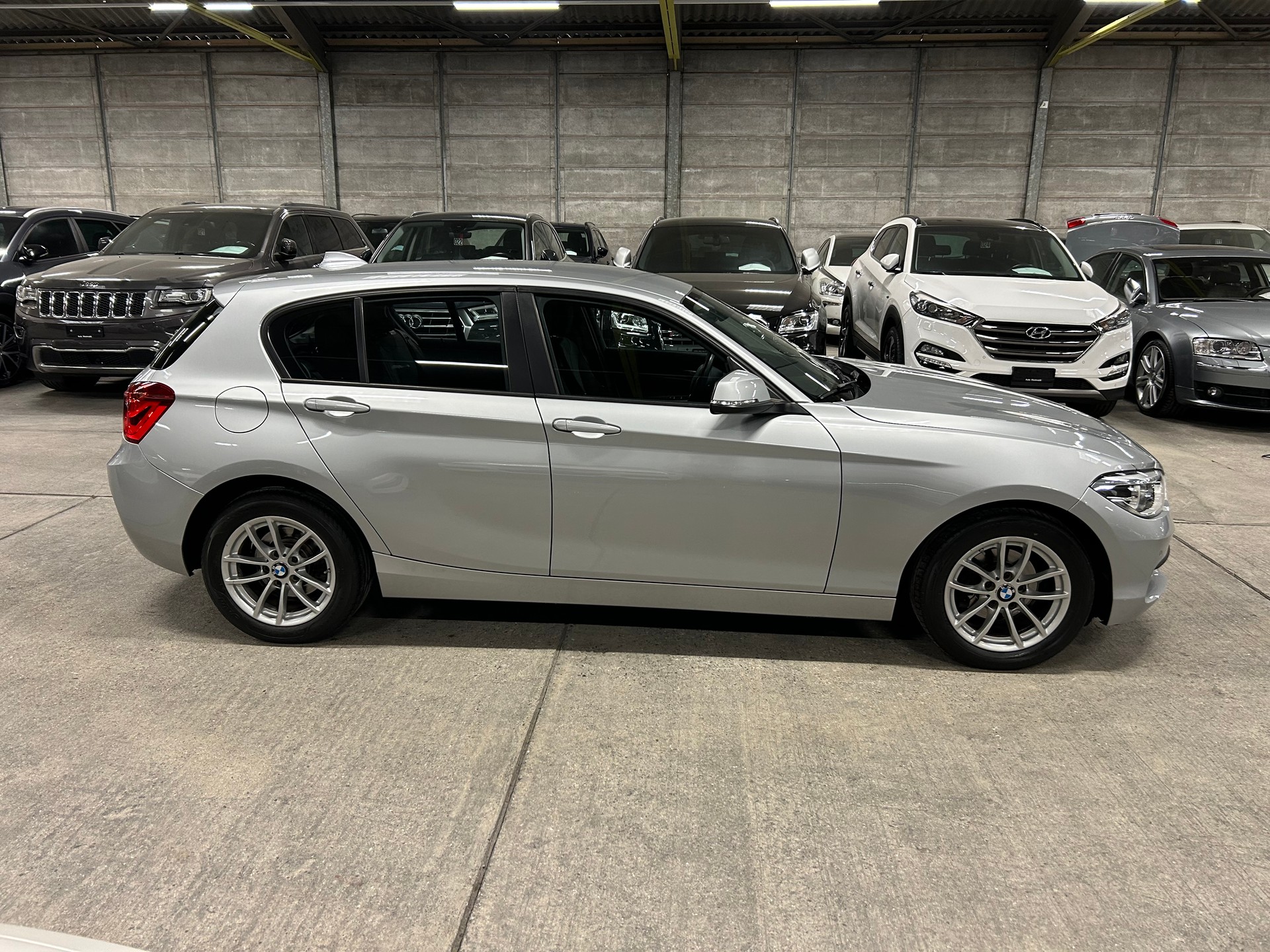BMW 118i Steptronic-image-3