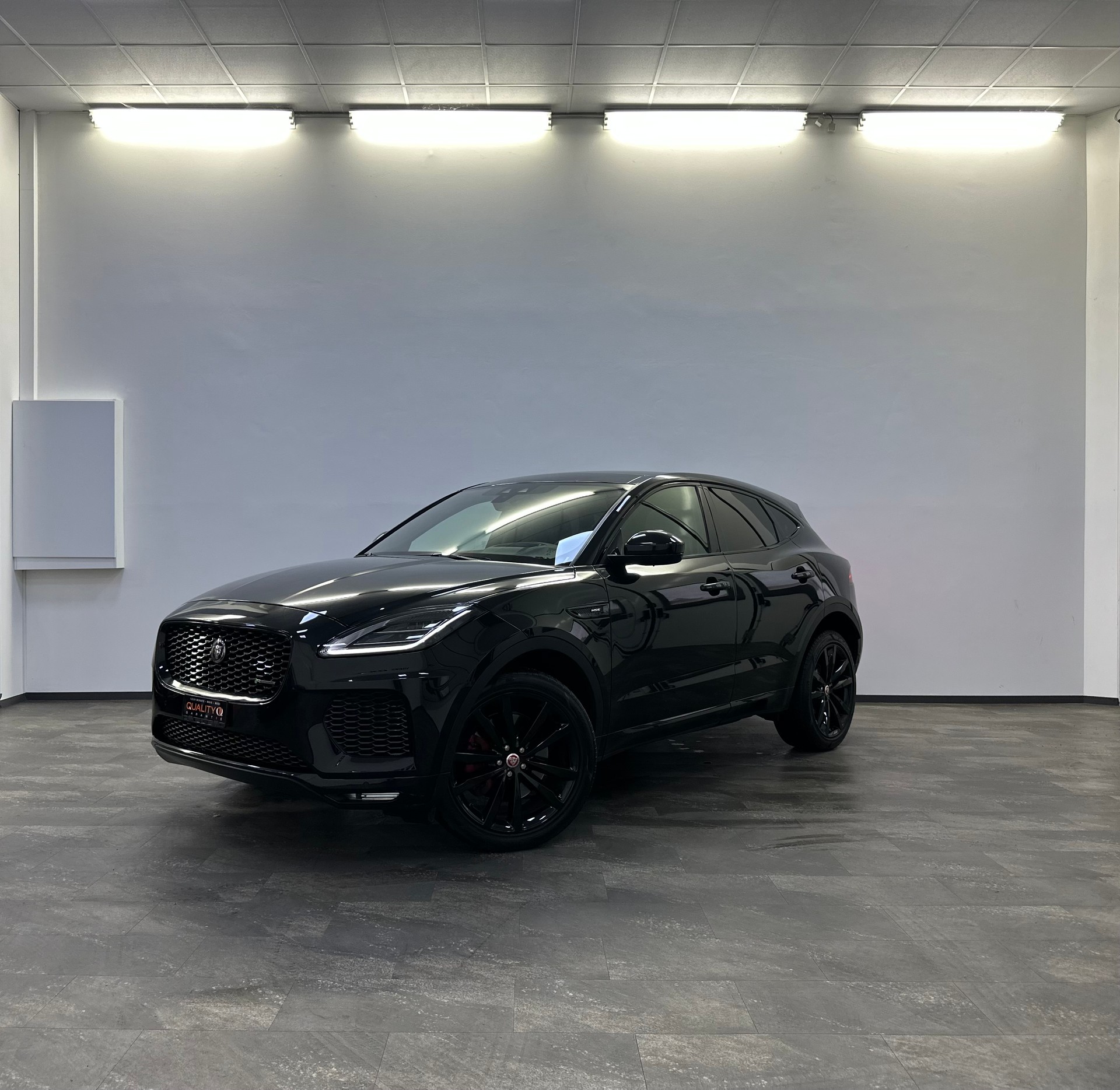JAGUAR E-Pace 2.0d D240 R-Dynamic HSE AWD Automatik-image-0