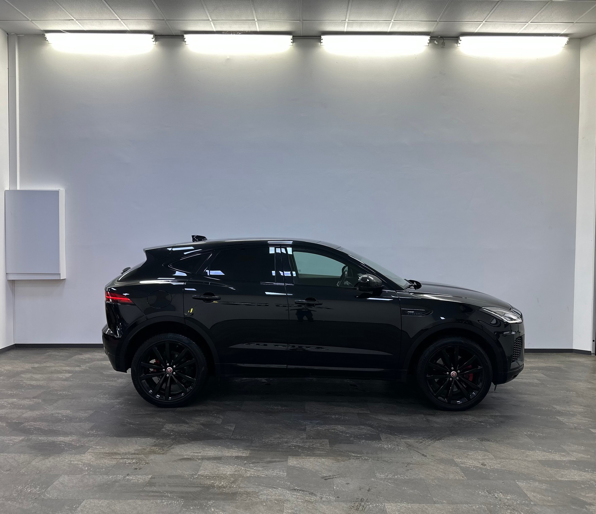 JAGUAR E-Pace 2.0d D240 R-Dynamic HSE AWD Automatik-image-3