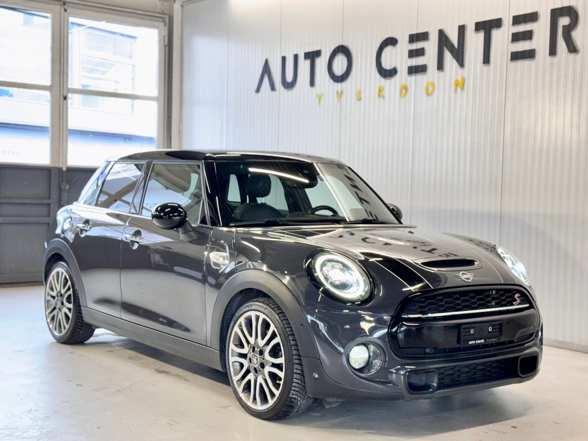 MINI Cooper S Steptronic DKG-showroom-element-1