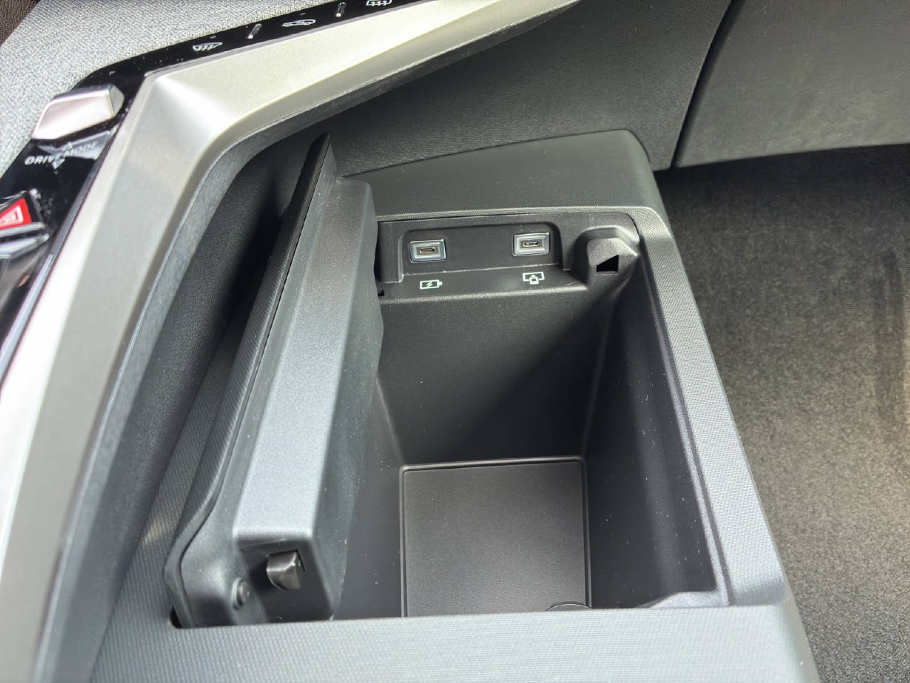 PEUGEOT 3008 1.2 Hybrid GT-image-14