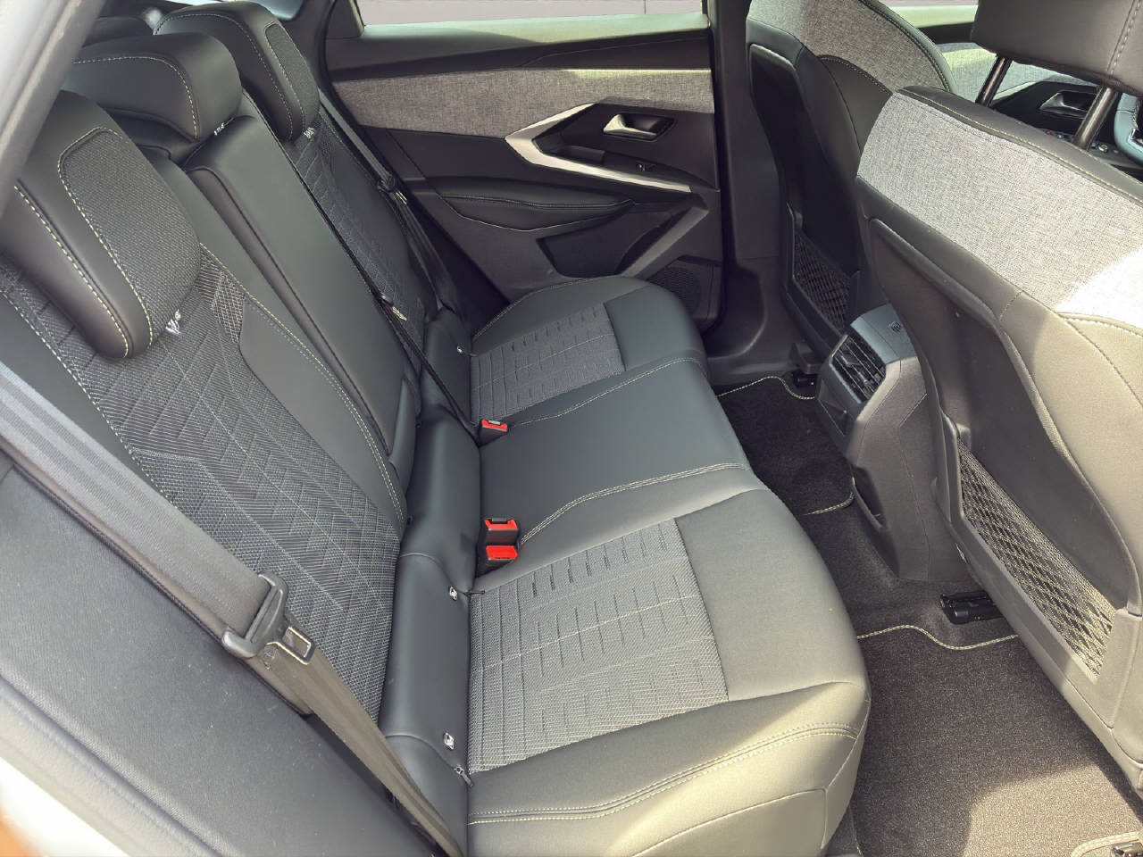PEUGEOT 3008 1.2 Hybrid GT-image-7