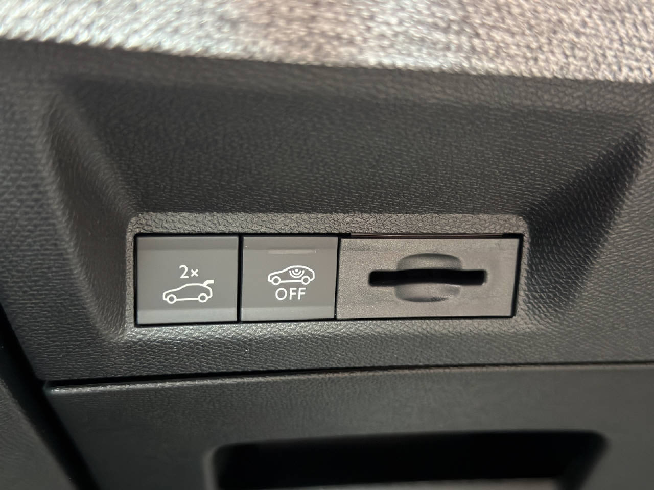 PEUGEOT 3008 1.2 Hybrid GT-image-14