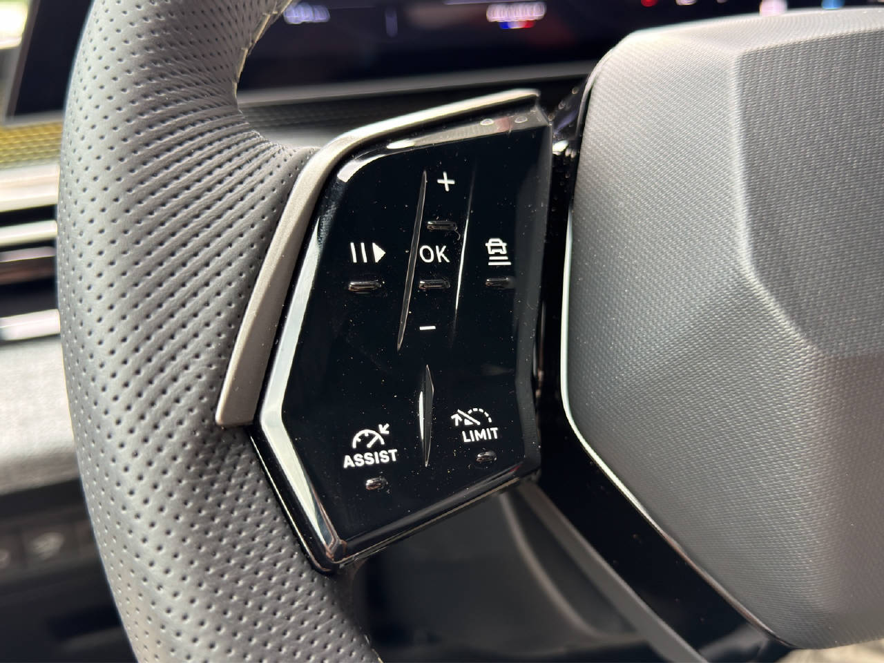 PEUGEOT 3008 1.2 Hybrid GT-image-13