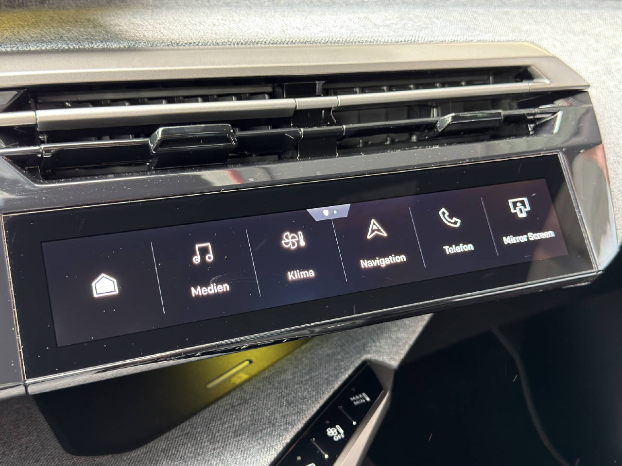 PEUGEOT 3008 1.2 Hybrid GT-image-12