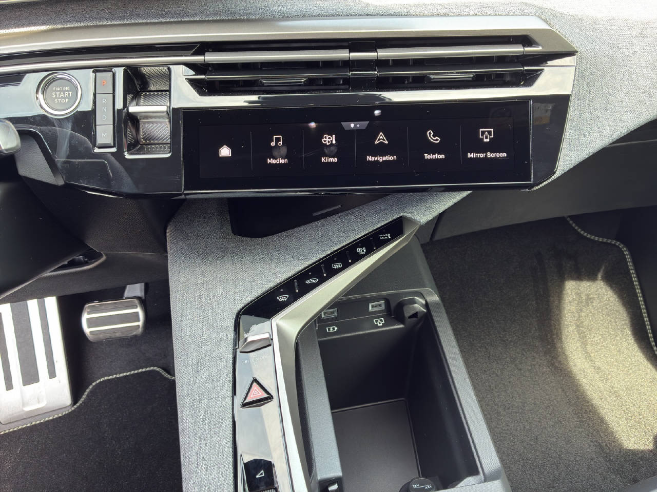 PEUGEOT 3008 1.2 Hybrid GT-image-12