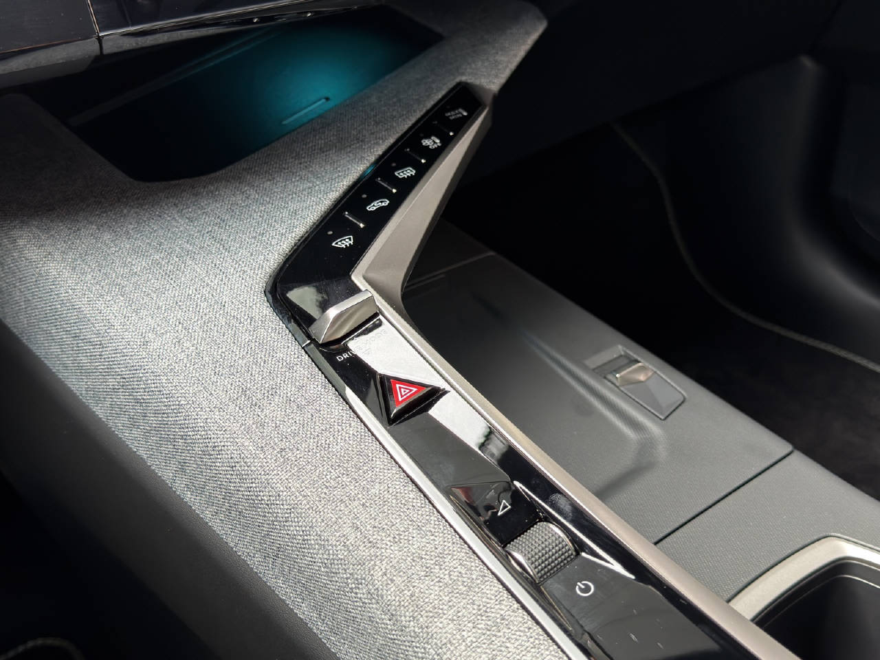 PEUGEOT 3008 1.2 Hybrid GT-image-7