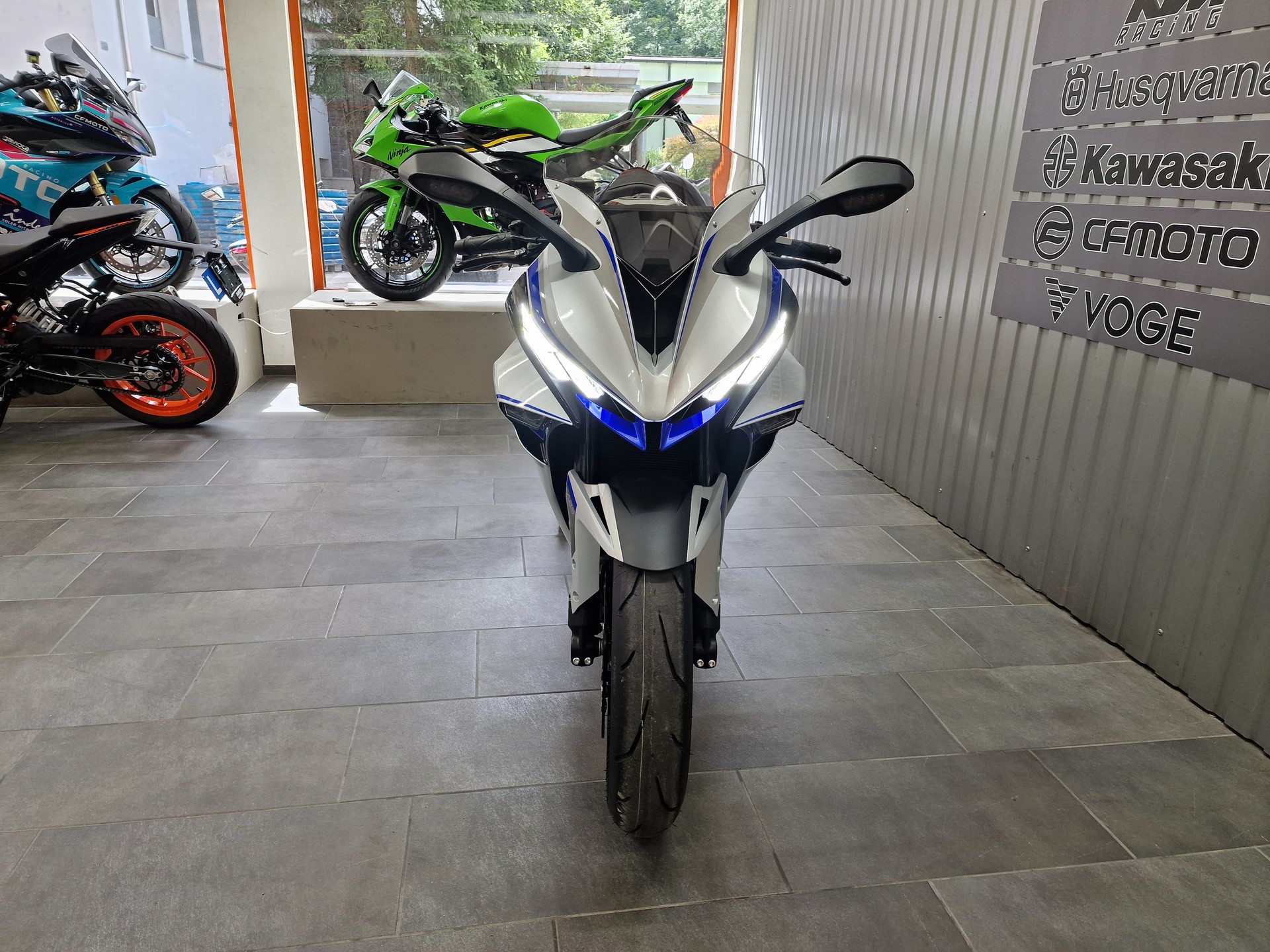 ZONTES 703RR-showroom-element-1