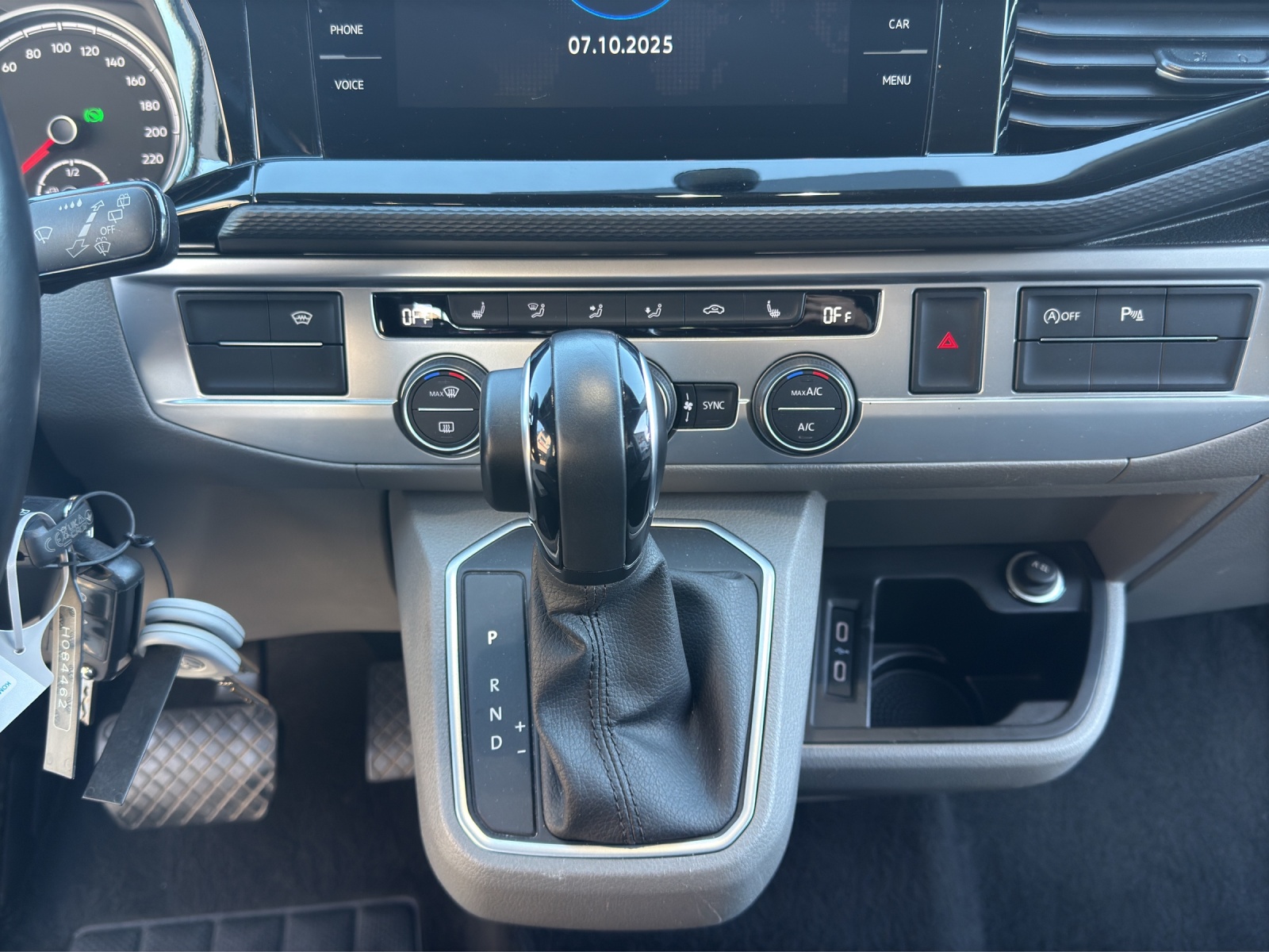 VW T6.1 2.0 TDI 4Motion DSG-image-14