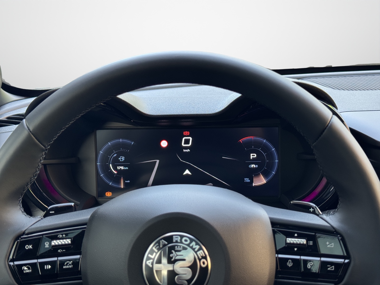 ALFA ROMEO Junior 1.2 Ibrida Q4 SKY-image-7