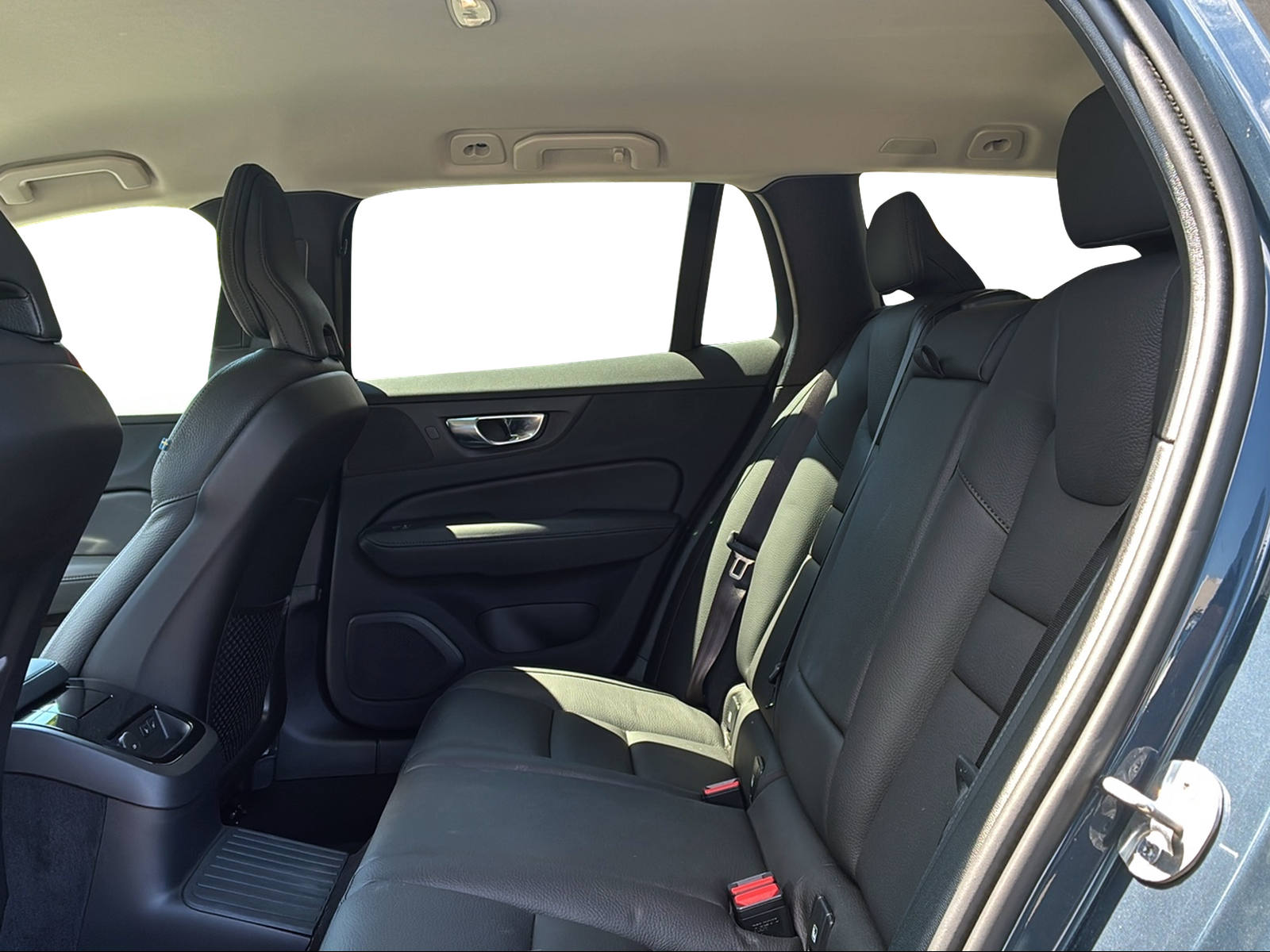 VOLVO V60 2.0 T6 TE Plus Dark eAWD-image-12