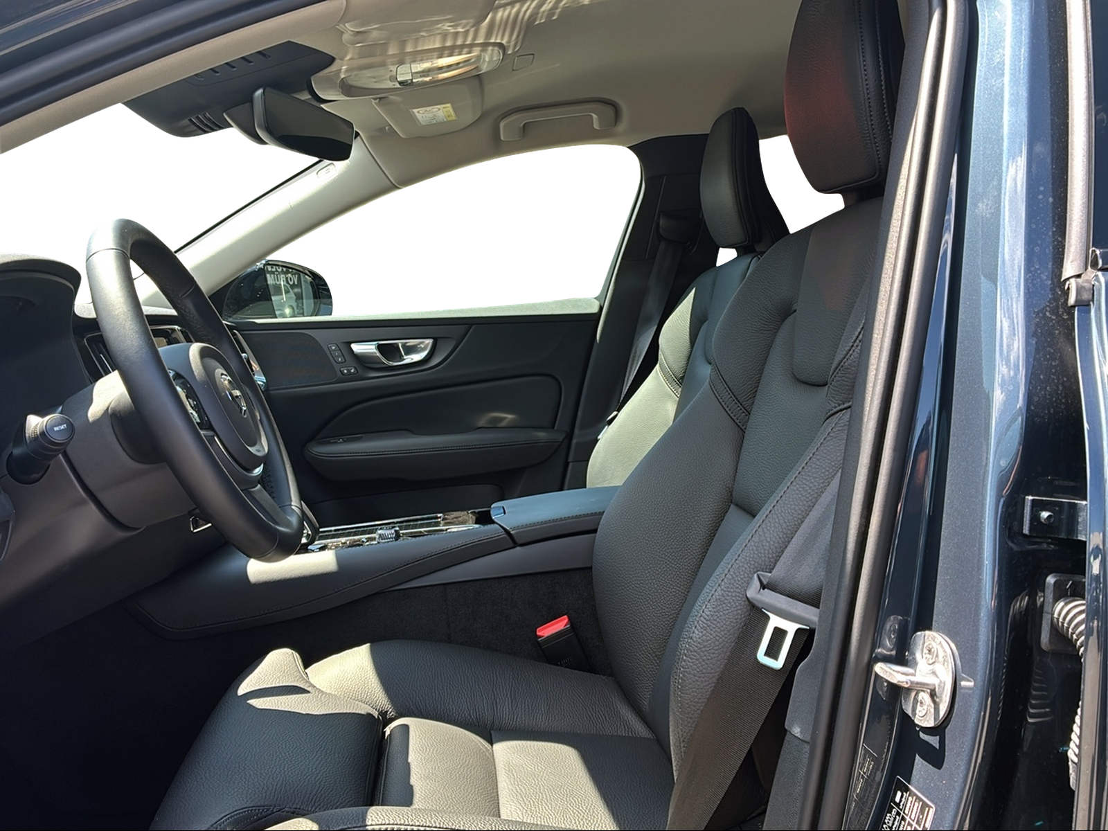 VOLVO V60 2.0 T6 TE Plus Dark eAWD-image-8
