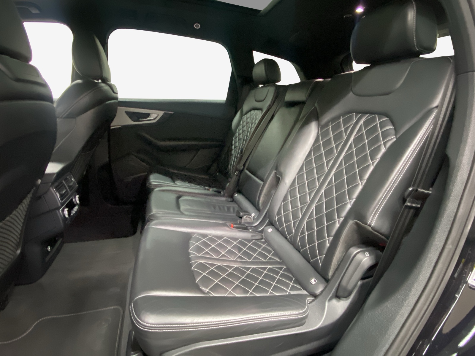 AUDI SQ7 4.0 TDI quattro tiptronic-image-11