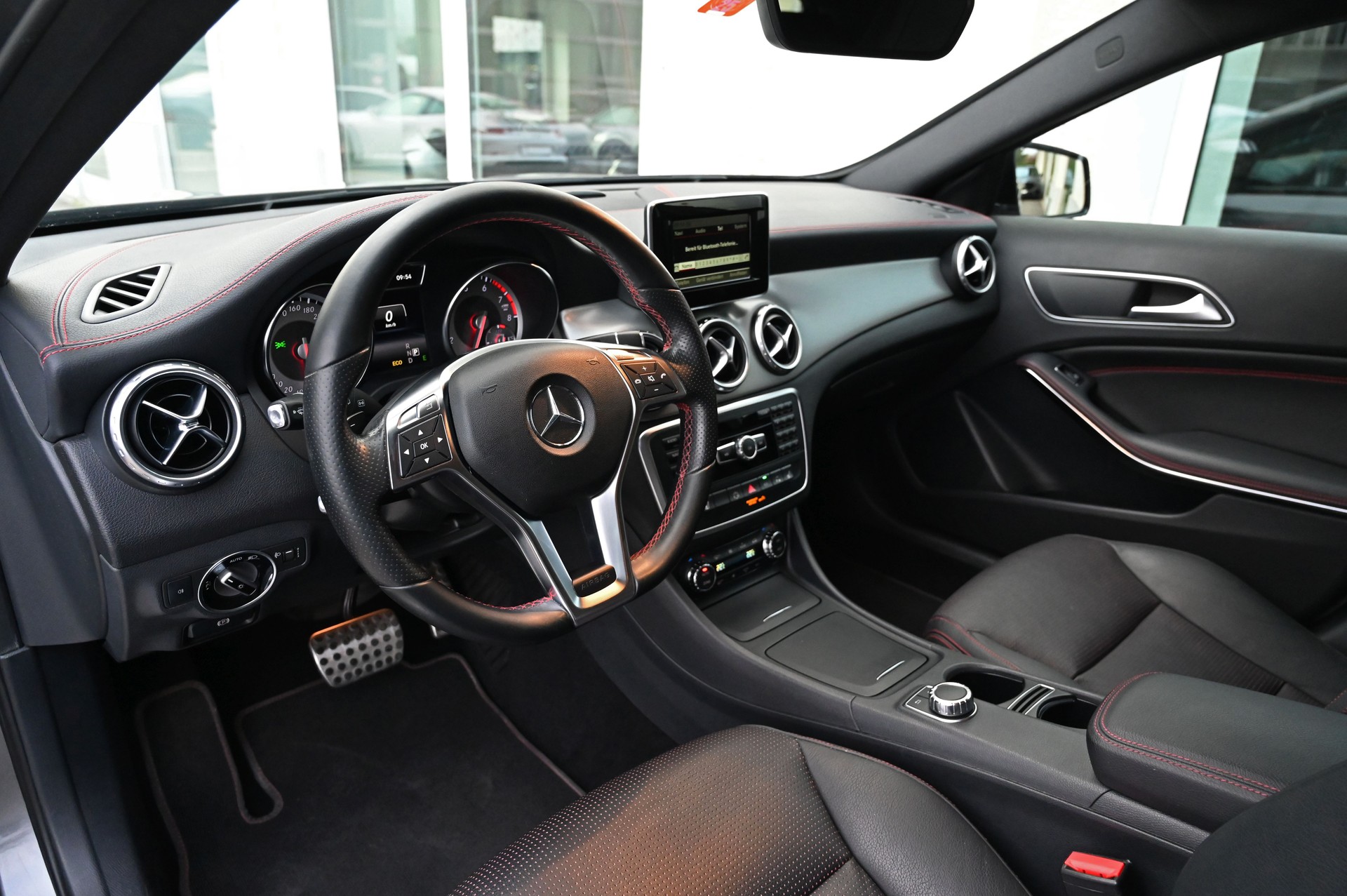 MERCEDES-BENZ GLA 250 AMG Line 7G-DCT-image-6