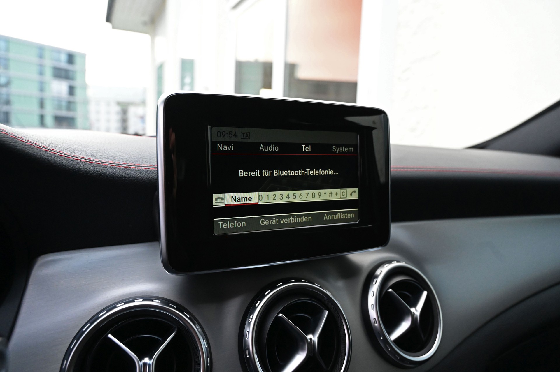 MERCEDES-BENZ GLA 250 AMG Line 7G-DCT-image-9