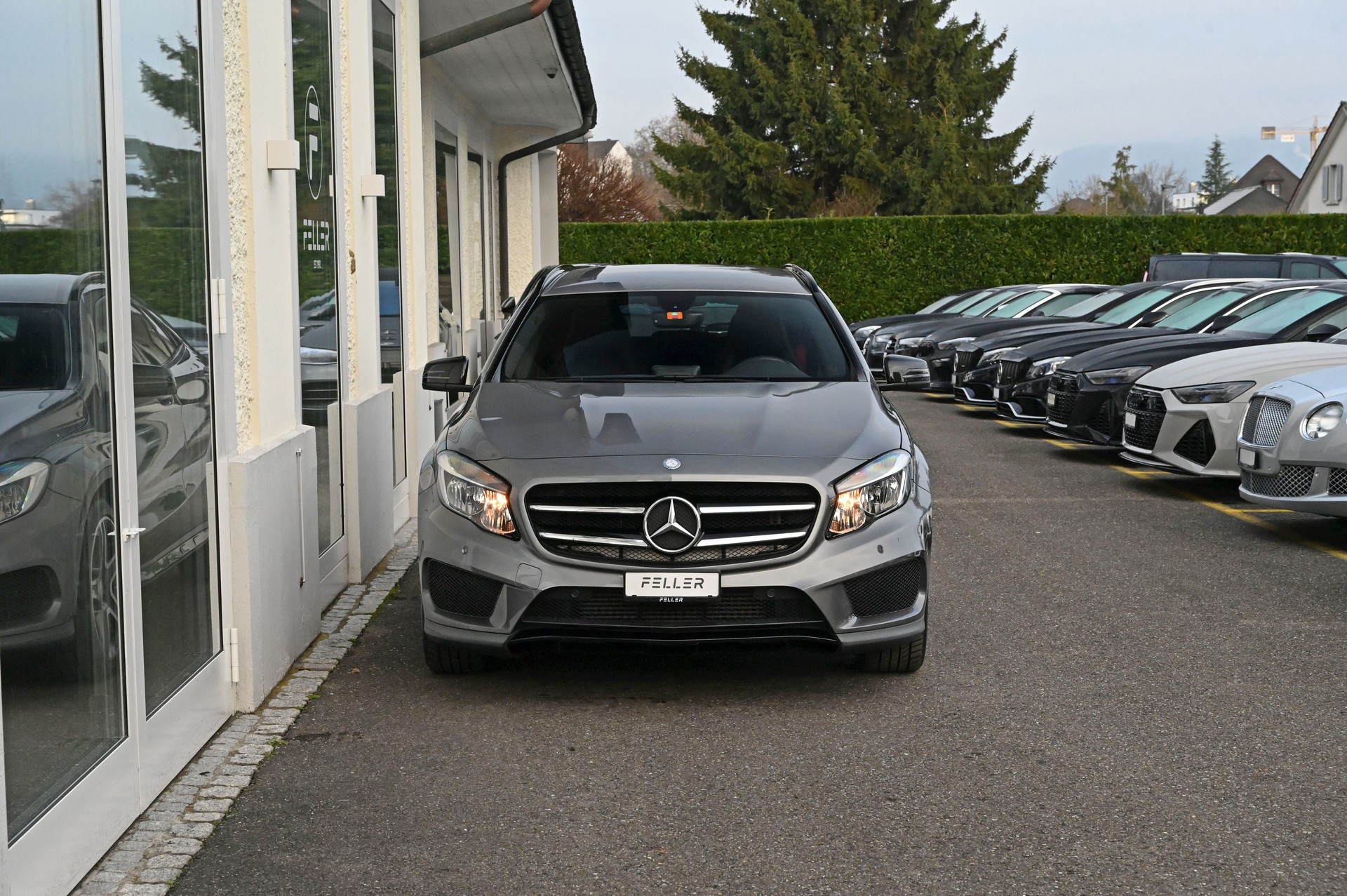 MERCEDES-BENZ GLA 250 AMG Line 7G-DCT-image-1