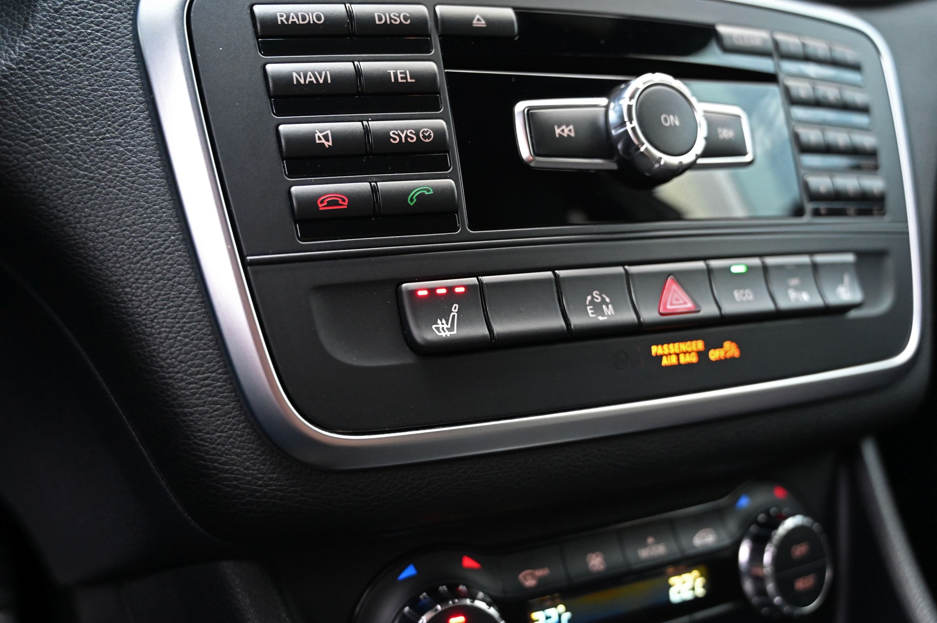 MERCEDES-BENZ GLA 250 AMG Line 7G-DCT-image-10
