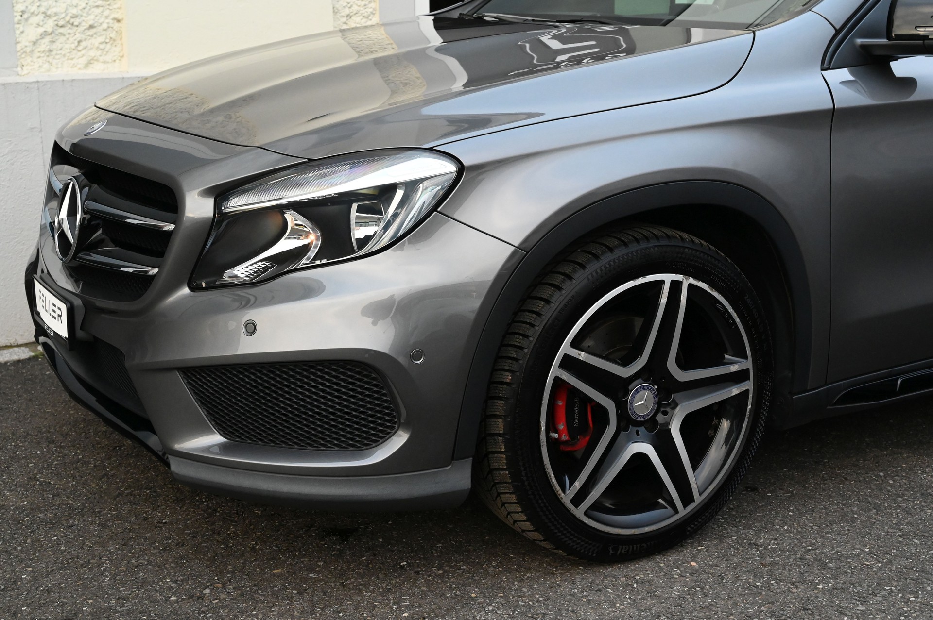 MERCEDES-BENZ GLA 250 AMG Line 7G-DCT-image-2