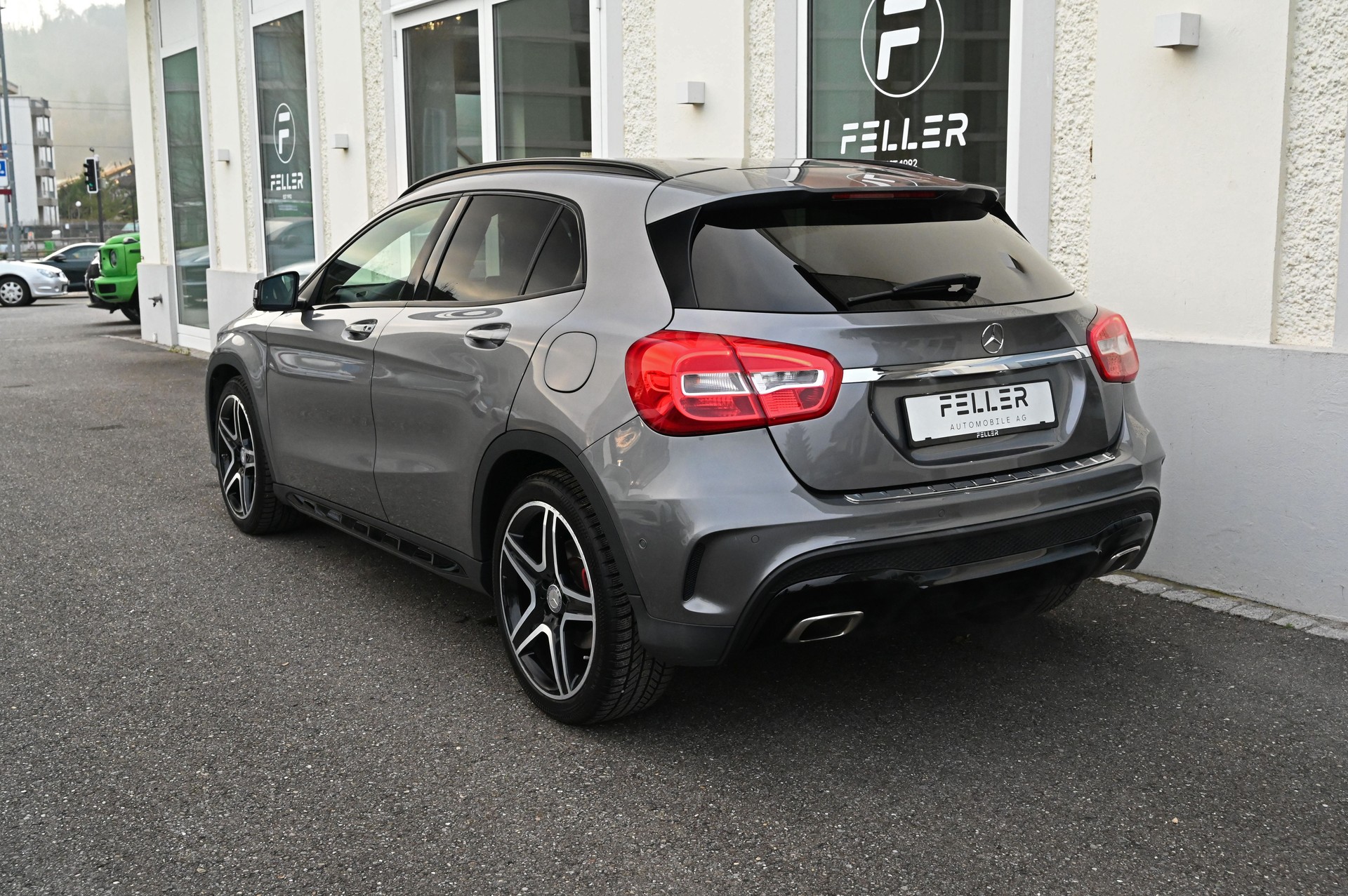 MERCEDES-BENZ GLA 250 AMG Line 7G-DCT-image-4
