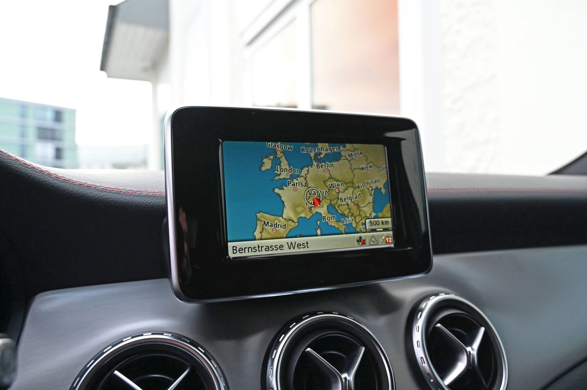 MERCEDES-BENZ GLA 250 AMG Line 7G-DCT-image-8