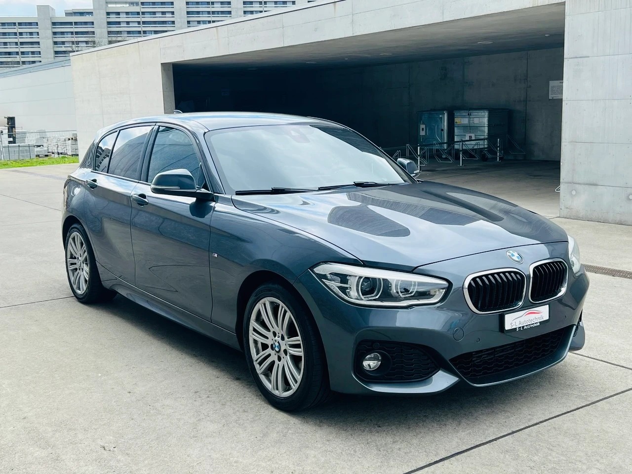 BMW 120d xDrive M Sport Steptronic-showroom-element-2