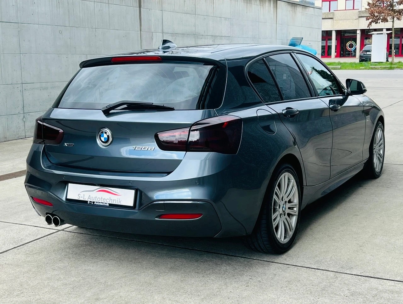 BMW 120d xDrive M Sport Steptronic-image-12