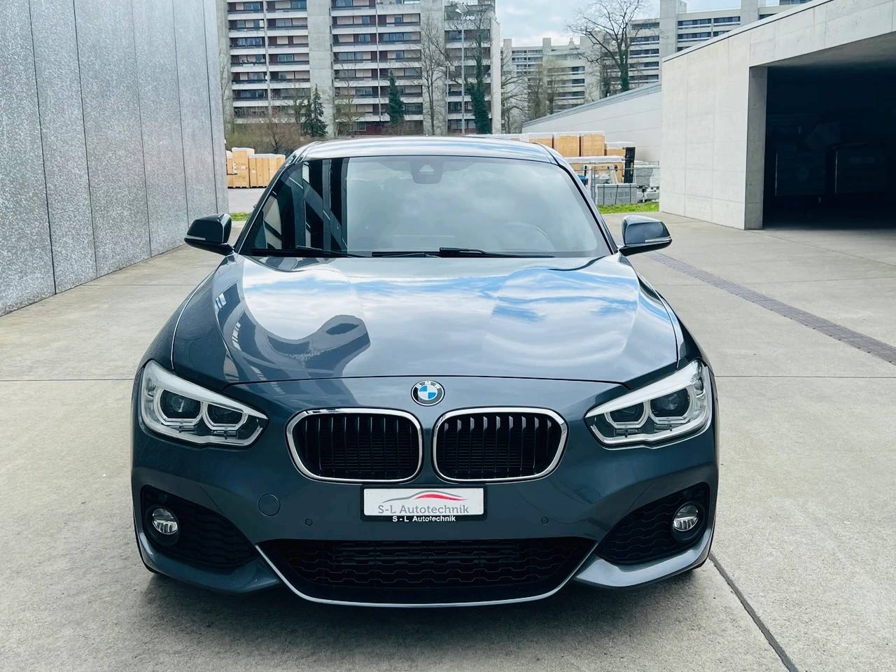 BMW 120d xDrive M Sport Steptronic-showroom-element-1