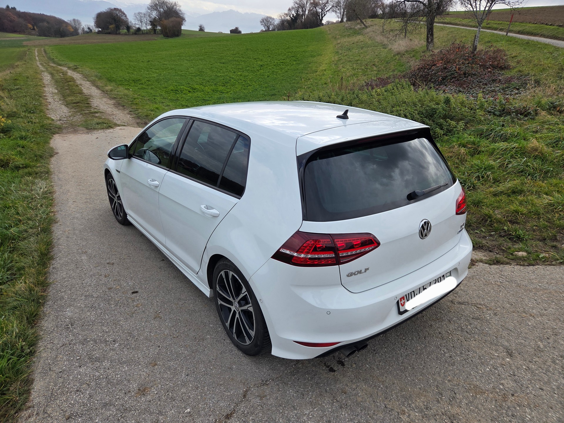 VW Golf VII 1.4 TSI Lounge R-Line DSG-image-1