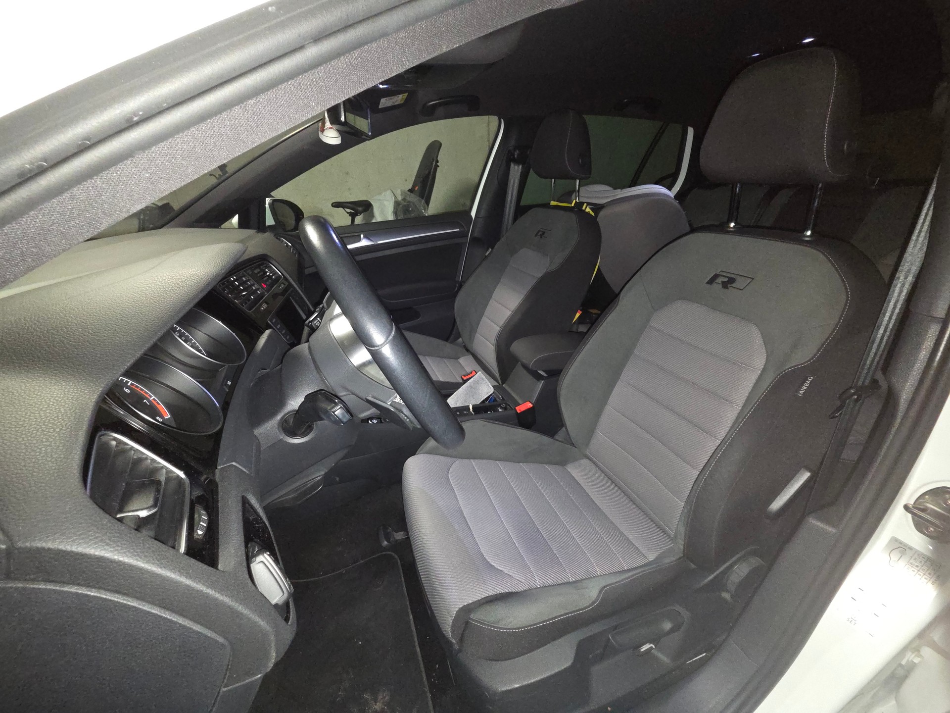 VW Golf VII 1.4 TSI Lounge R-Line DSG-image-4