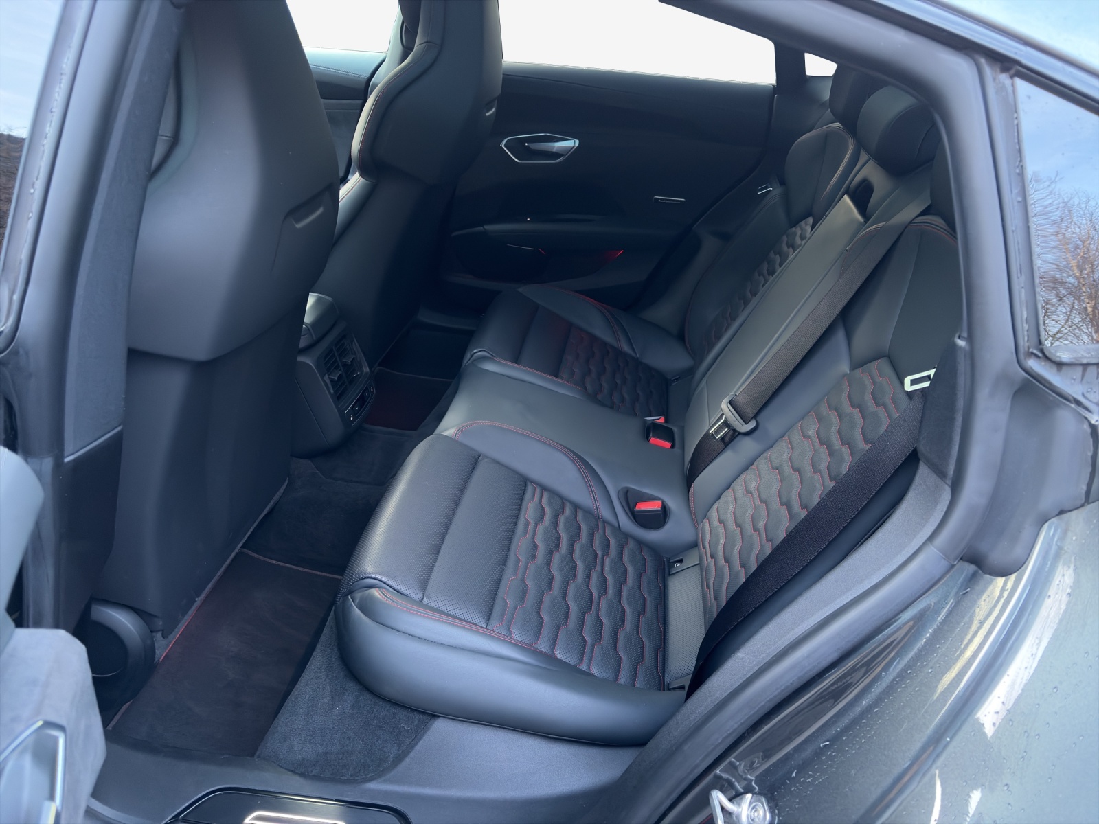 AUDI e-tron GT quattro-image-9