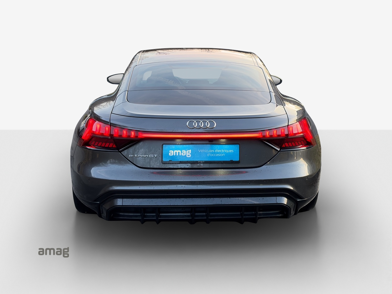AUDI e-tron GT quattro-image-4
