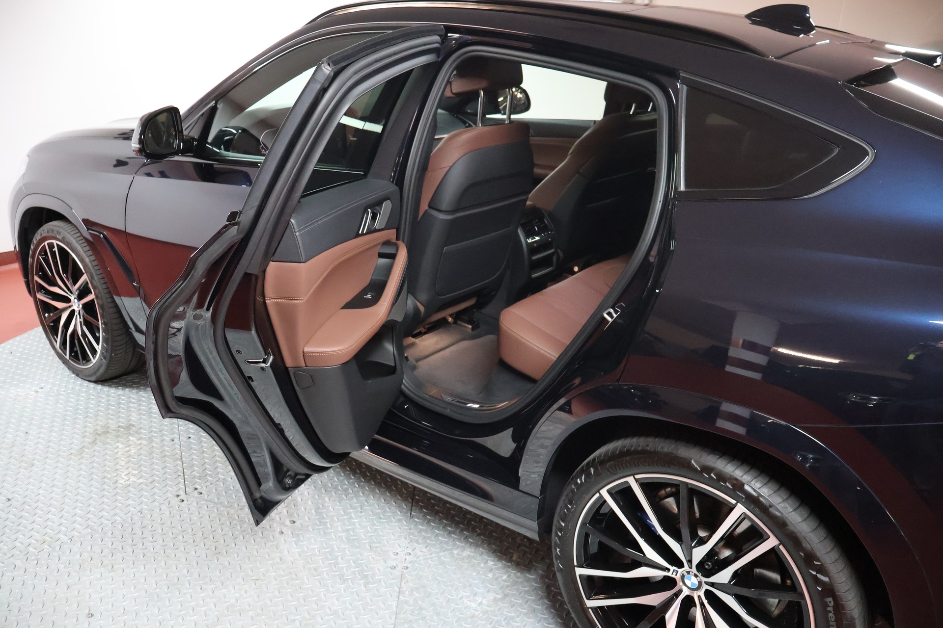 BMW X6 M50i Steptronic-image-17