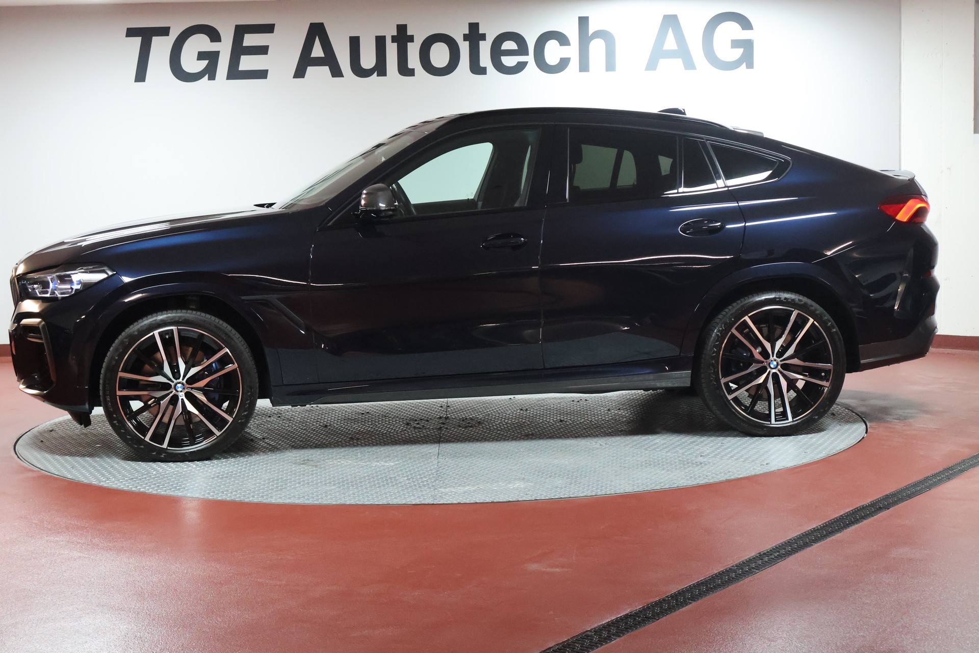 BMW X6 M50i Steptronic-image-3