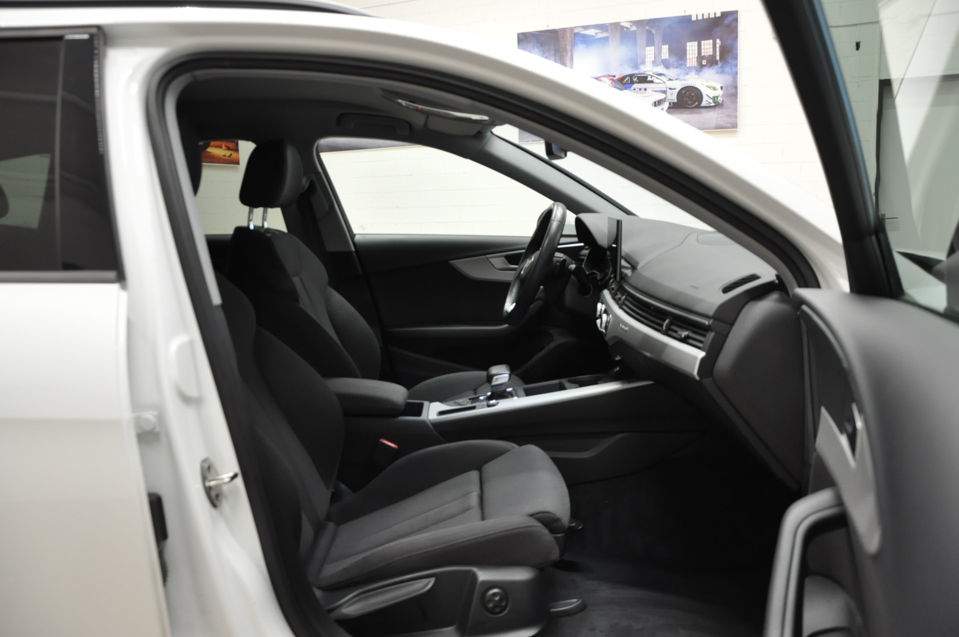 AUDI A4 Avant 40 TDI Attraction quattro S-tronic-image-13