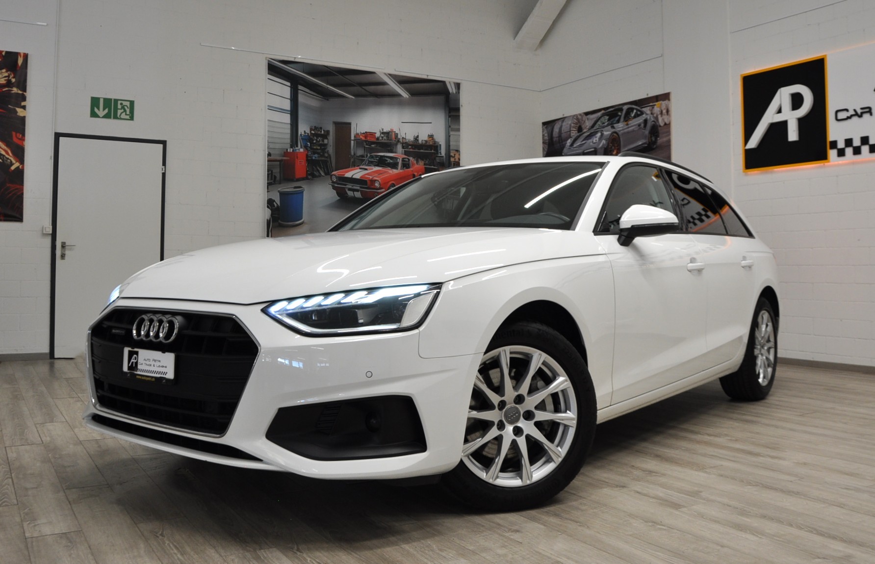 AUDI A4 Avant 40 TDI Attraction quattro S-tronic-image-1