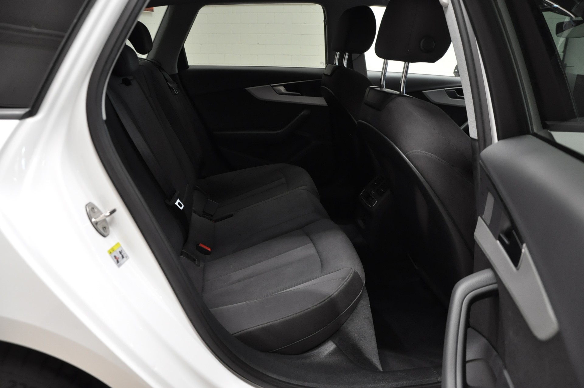 AUDI A4 Avant 40 TDI Attraction quattro S-tronic-image-14