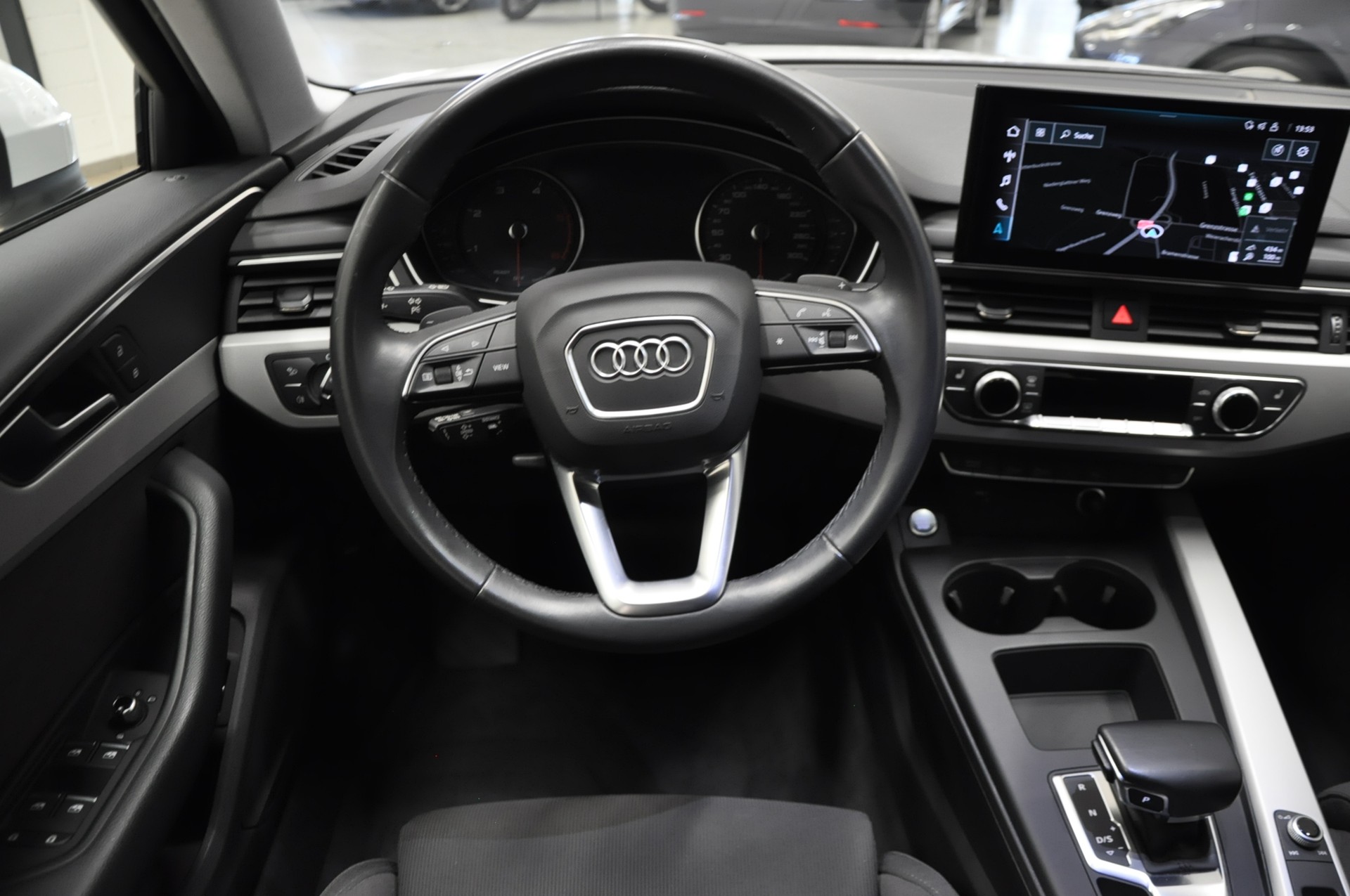 AUDI A4 Avant 40 TDI Attraction quattro S-tronic-image-17