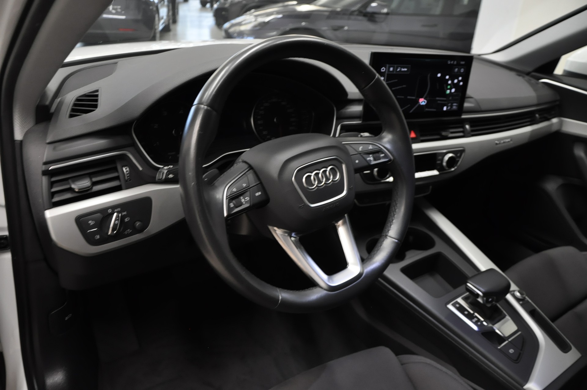 AUDI A4 Avant 40 TDI Attraction quattro S-tronic-image-10