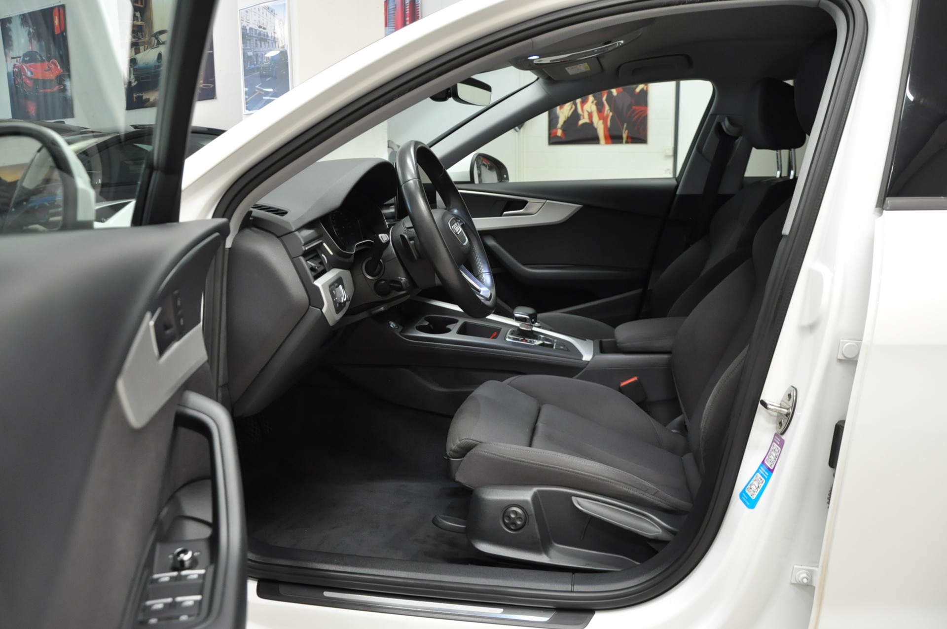 AUDI A4 Avant 40 TDI Attraction quattro S-tronic-image-9