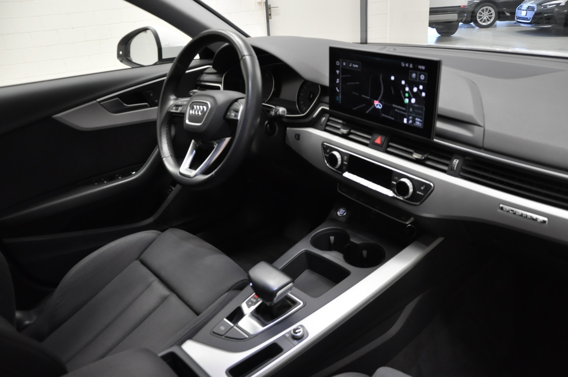 AUDI A4 Avant 40 TDI Attraction quattro S-tronic-image-11